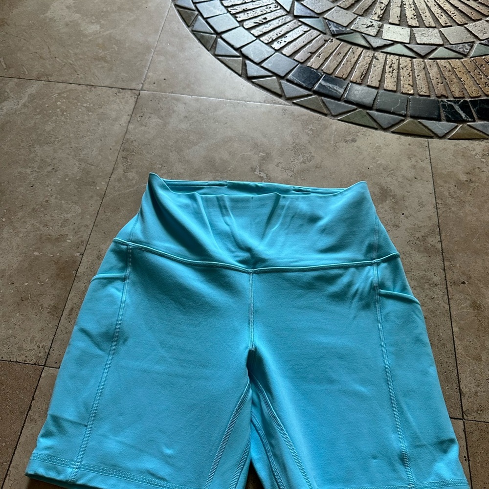 lululemon athletica Aling Shorts w/ pockets Cyan Blue 6” - Picture 3 of 5